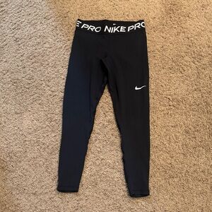 Nike Pro Women’s Cropped DriFit Training Volleyball Black Leggings Medium